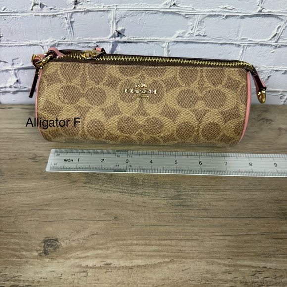 Coach Tan/Pink petal signature with a free unbranded chain and extender - Picture 11 of 13